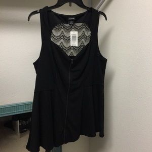 Torrid zip up peplum top NWT